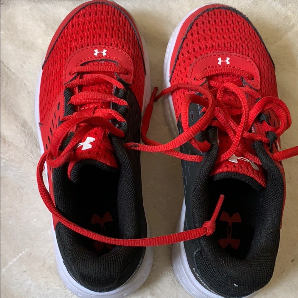 GUC Under Armour sneakers